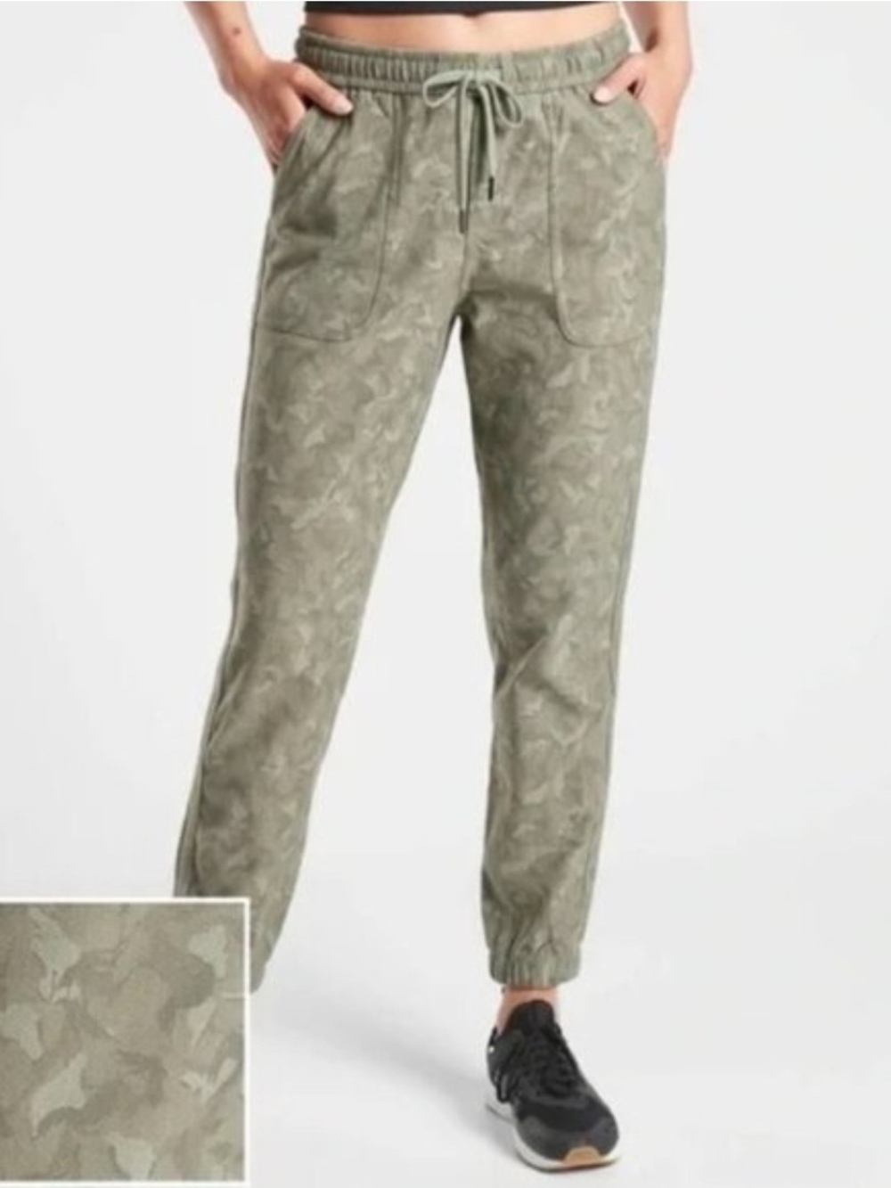 Athleta Farallon Joggers in a green camouflage print Size 10